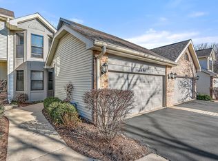 894 N Auburn Woods Dr, Palatine, IL 60067