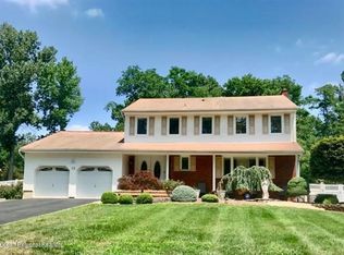 15 Sandybrook Rd, Manalapan, NJ 07726