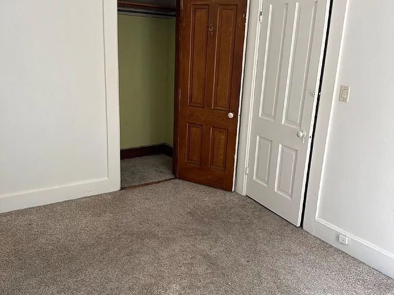 2252 S Winchester St — Photo 2
