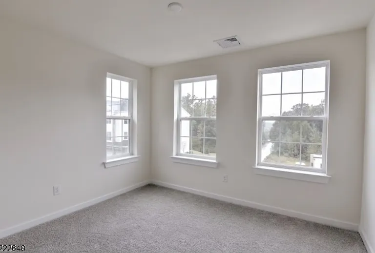 712 Parkview Ln — Photo 5