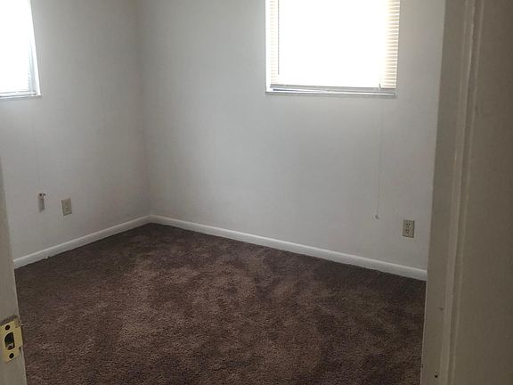 5th image of 4756 Hilton Ave APT B