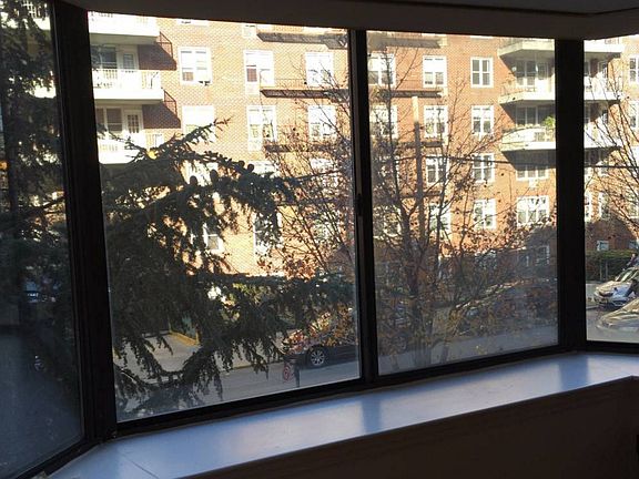4th image of 14026 Franklin Ave #3A