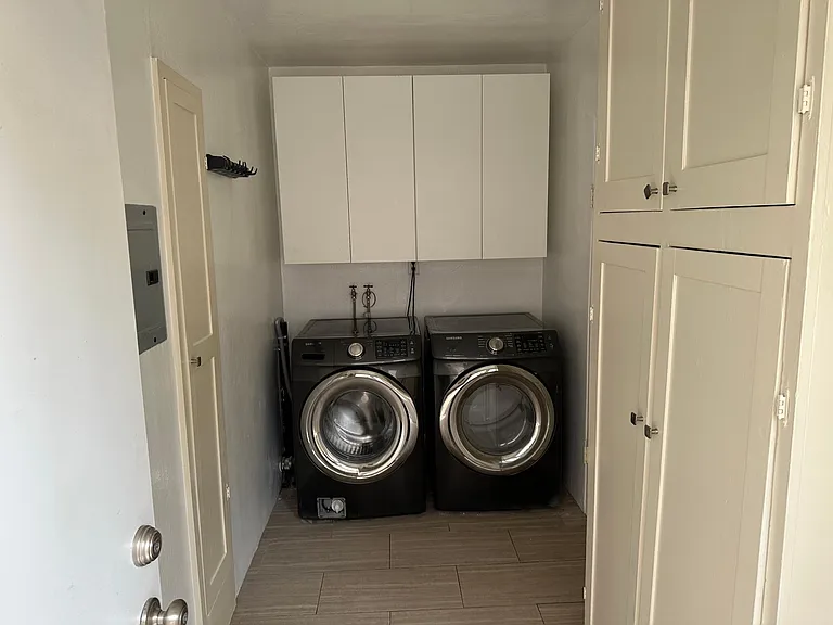 153 S Swall Dr — Photo 27