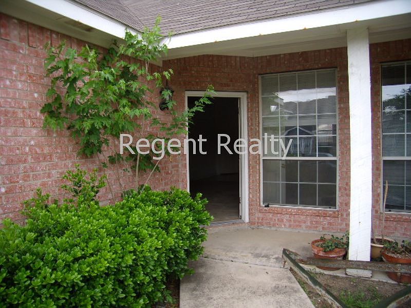 2nd image of 825 Brockden Dr