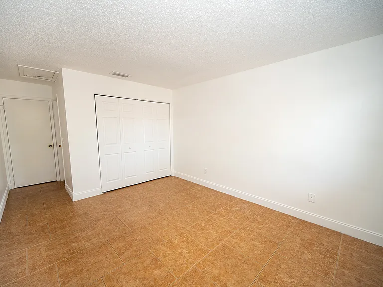 644 Kenwick Cir #203 — Photo 14