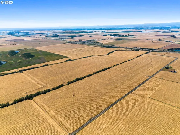 Belts Dr, Harrisburg, OR 97446