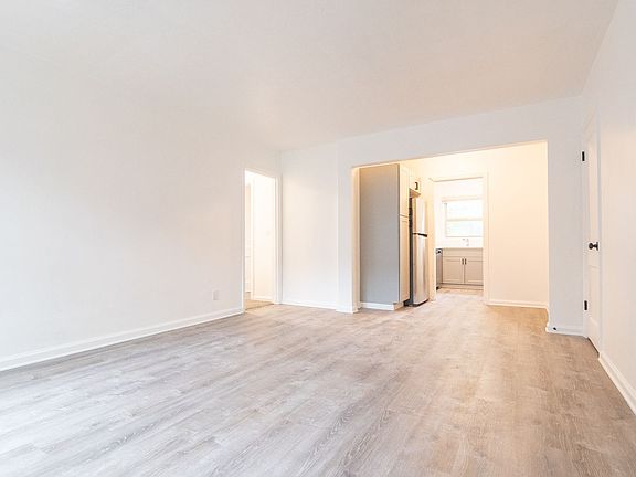 5th image of 4831-4841 E Burnside St #13