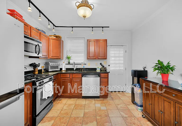 127 S Robinson St — Photo 11