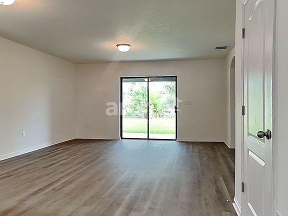 5th image of 919 Wynnmere Walk Ave