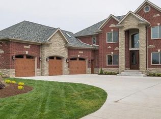 1076 W Bemis Rd, Saline, MI 48176