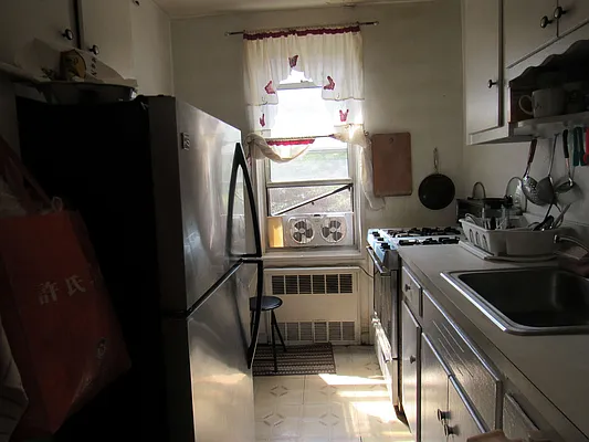 Sold by Mitra Hakimi Realty Group, LLC | media 21