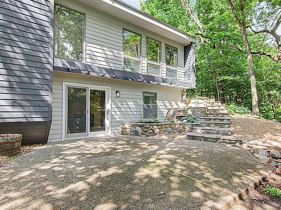 2nd image of 15120 Chestnut Cir
