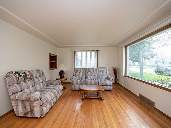 4th image of 2511 E Marshall Ave