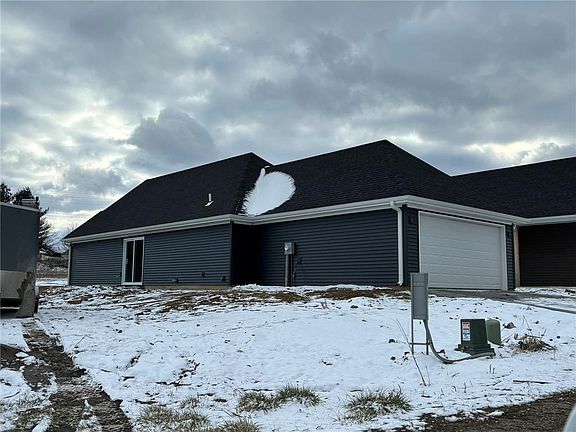 3rd image of 4901 S Creek Woods Dr