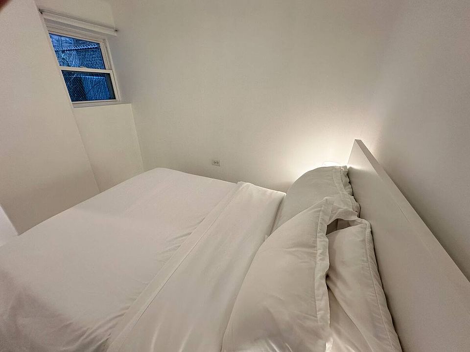 1st image of 2326 N Sawyer Ave #1