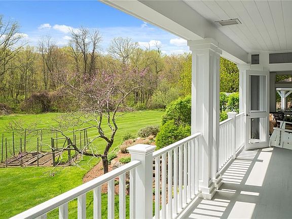 4th image of 10 Henker Farm Ln