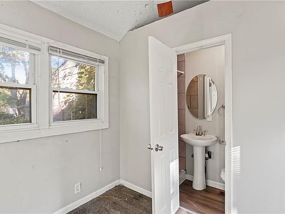 18th image of 5503 NE 49th St