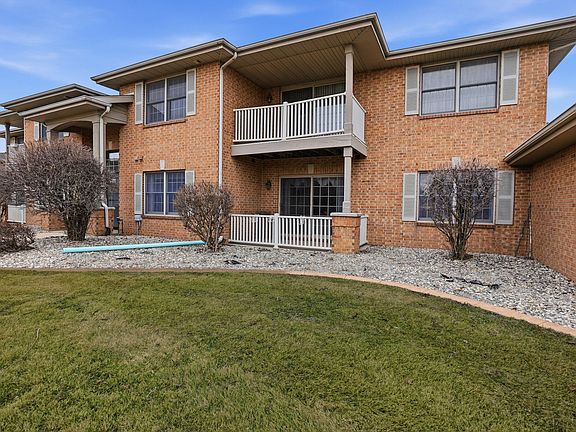 2nd image of 9735 Wildwood Ct Unit 1-B
