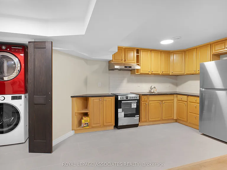 6120 Clover Ridge Cres #BASEMENT — Photo 2