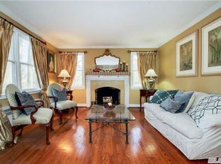 14 Lake Dr N, Valley Stream, NY 11580