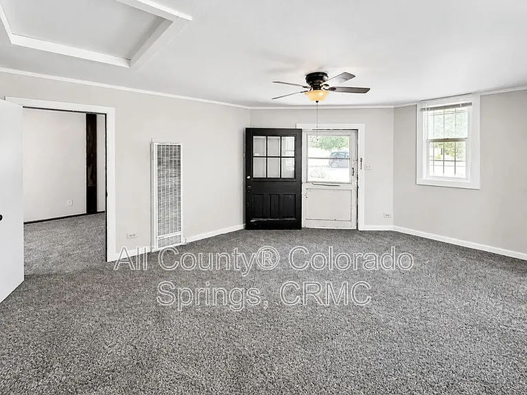 215 E Dale St — Photo 2