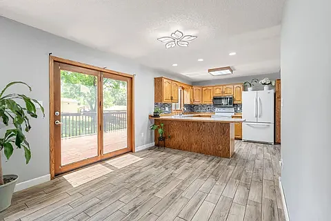 1065 Barney St — Photo 20