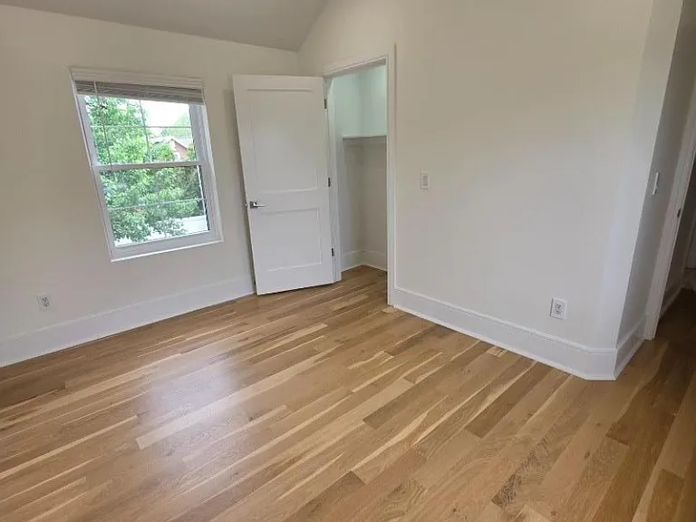 1453 Morris Ave #LEFT — Photo 32