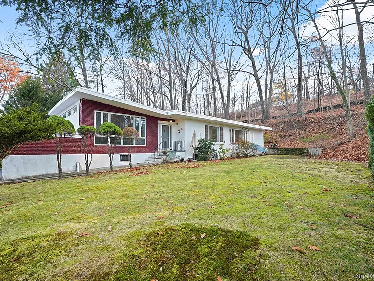 28 Sprain Valley Rd — Photo 2