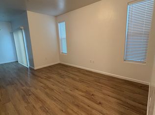 1093 Buena Vista Ln, Hanford, CA 93230