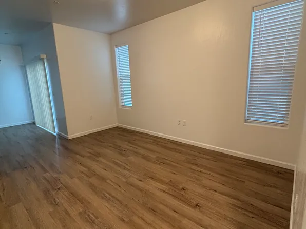 1093 Buena Vista Ln, Hanford, CA 93230