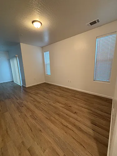 1093 Buena Vista Ln Photo 1