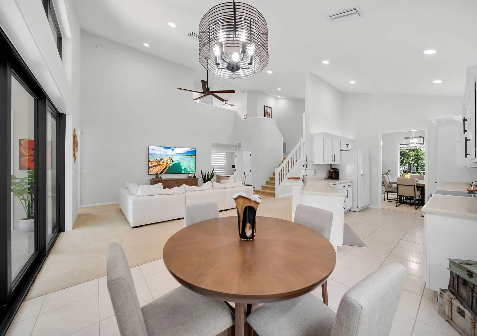 Fully Furnished 3 beds 3 bath Annual Rental with Private Heated Pool in Ventura Pelican Marsh — Photo 4