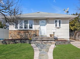 2463 Lindy Rd, Westbury, NY 11590