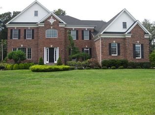 24 Grant Dr, Cream Ridge, NJ 08514