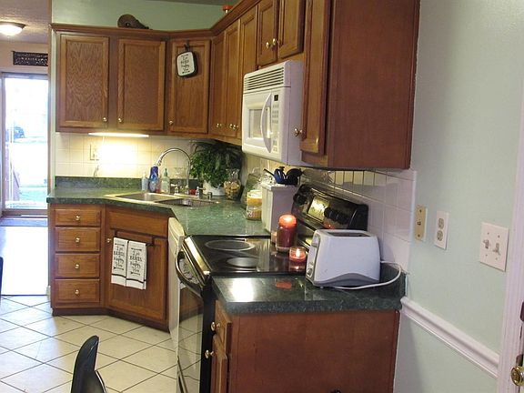 3rd image of 412 Weslyn Way