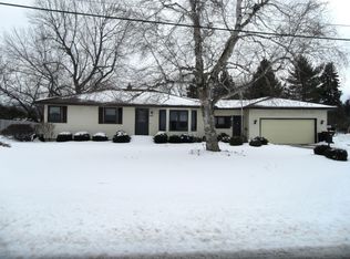 1310 Oakwood Dr SW, Jenison, MI 49428
