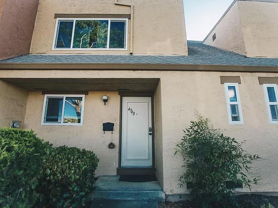 1st image of 4948 Calle De Escuela