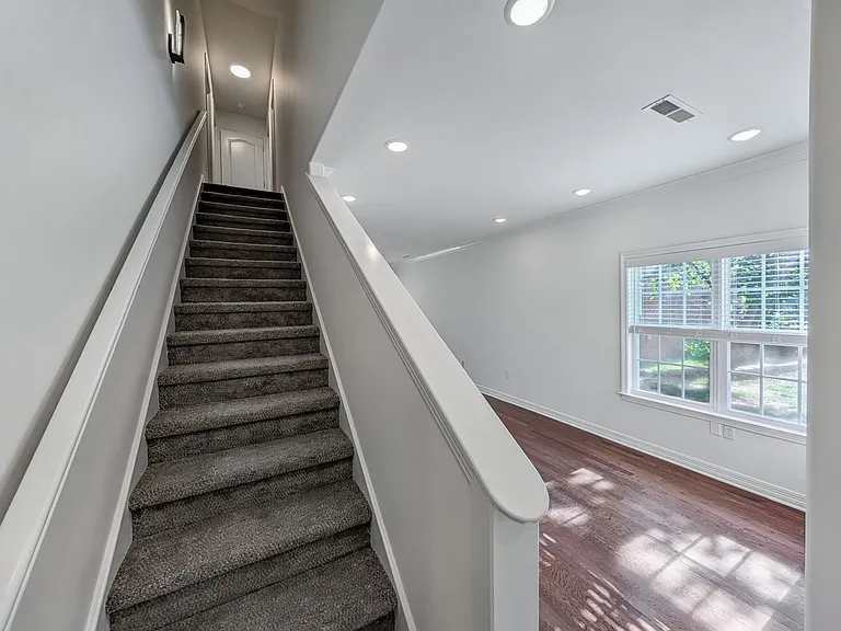 904 W Dixson St — Photo 20
