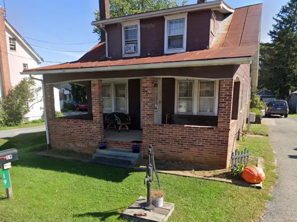 19 Hellers Church Rd, Leola, PA 17540