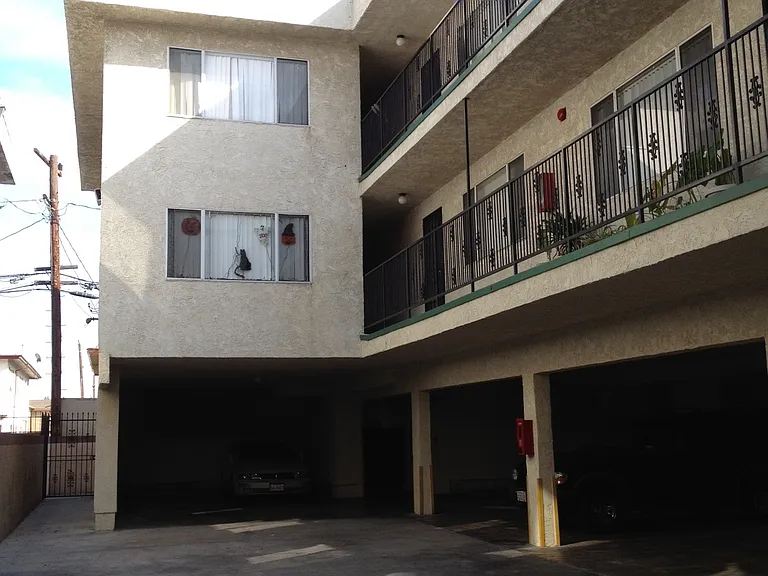 12700 Kornblum Ave — Photo 30