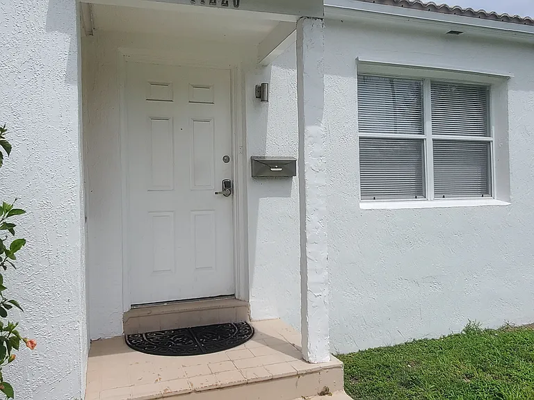 11220 NE 11th Pl — Photo 7