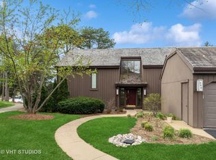 296 Woodview Rd APT D, Lake Barrington, IL 60010