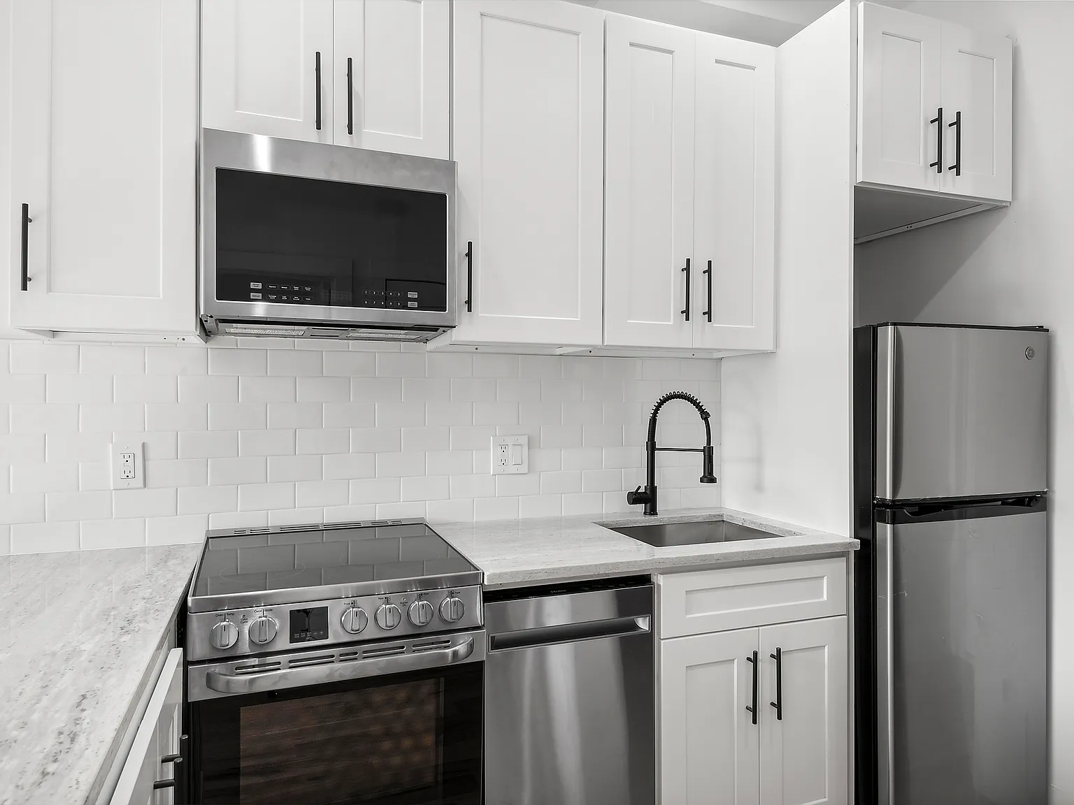 111 Woodbine Street — Photo 3