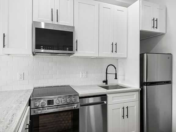 3rd image of 111 Woodbine St #5