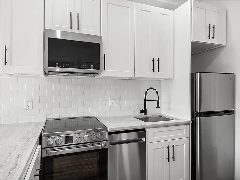 119 Woodbine St #5 — Photo 3