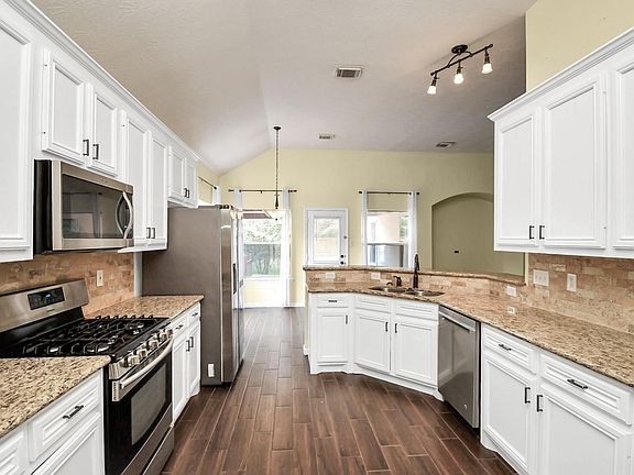 5th image of 25403 Elm Green St