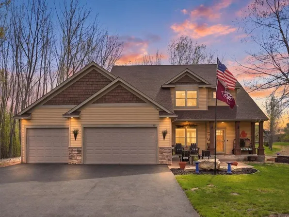 1431 Pioneer Cir, Houlton, WI 54082