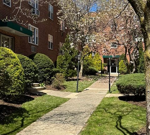 2nd image of 65 Colborne Rd APT B2