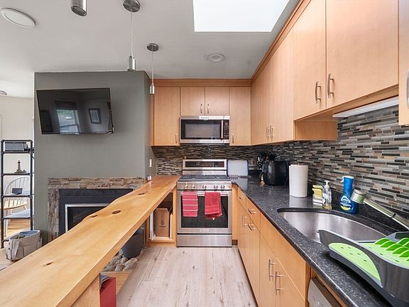 2nd image of 239 Boston St APT 3