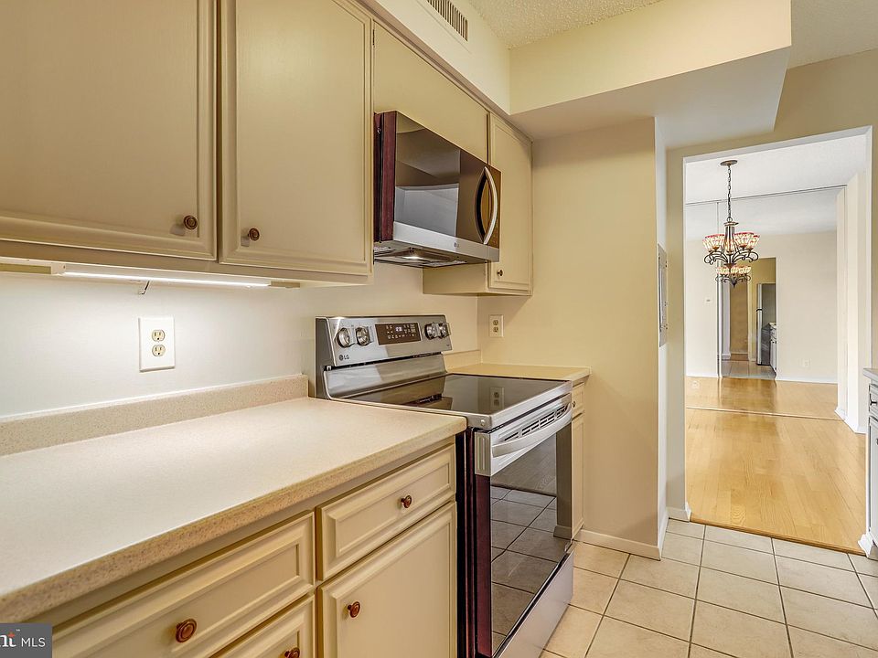 1st image of 3800 Fairfax Dr APT 1307